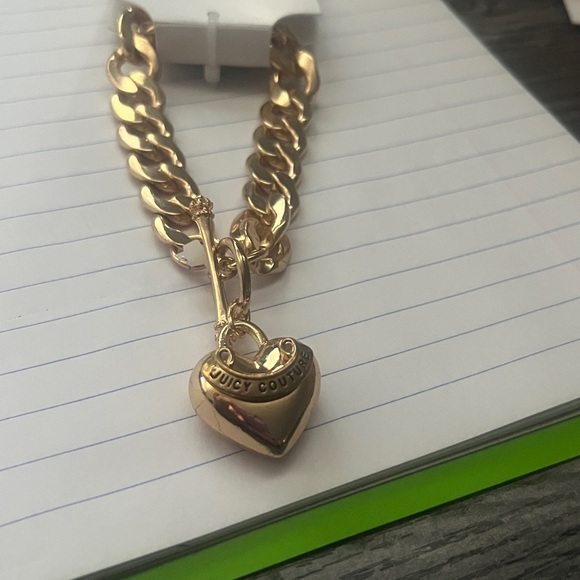 Juicy Couture X URBAN OUTFITTERS Exclusive Gold-Tone Heart Charm Toggle Bracelet - Picture 4 of 7